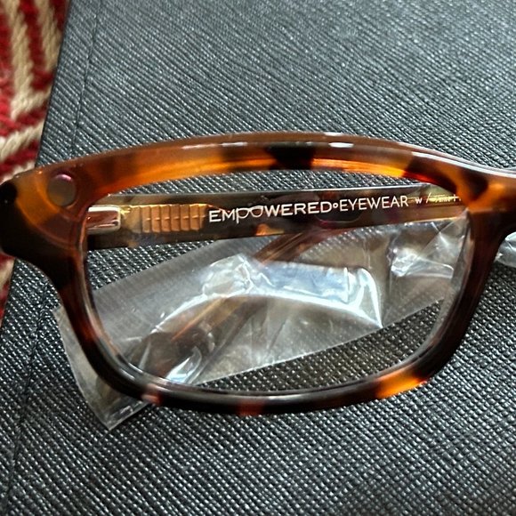 Empowered high-end prescription glasses frames - Picture 2 of 4